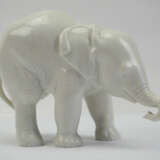 Allach: Stehender Elefant. - Foto 1