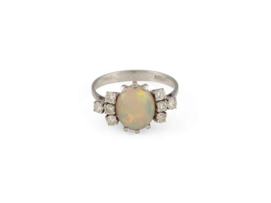 OPAL-RING MIT BRILLANTBESATZ - photo 1