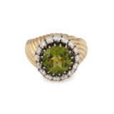 PERIDOT-RING MIT DIAMANTBESATZ - фото 1