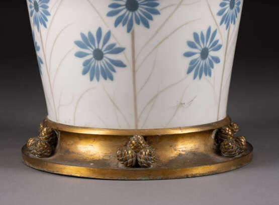 BEDEUTENDE JUGENDSTIL-BODENVASE MIT BLUMEN- UND PFAUENFEDERDEKOR - Foto 4