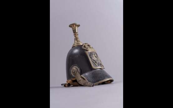 Casque type 1842 de la police prussienne Bombe en cuir. - photo 1