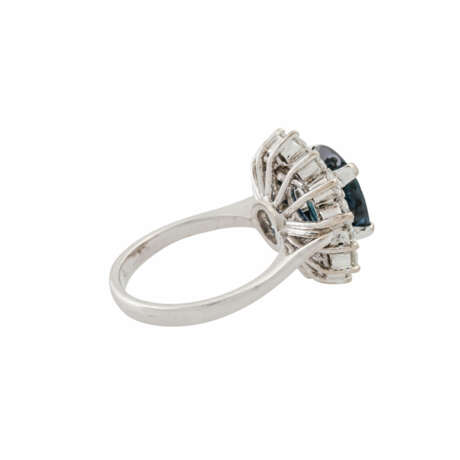 Ring mit Saphir ca. 3,2 ct, umrahmt von 14 Brillanten - photo 3