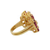 Ring mit Rubinen und Brillanten zusammen ca. 0,50 ct, - photo 3