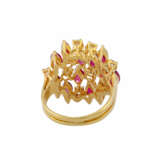 Ring mit Rubinen und Brillanten zusammen ca. 0,50 ct, - photo 4