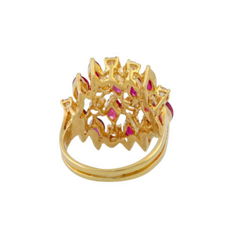 Ring mit Rubinen und Brillanten zusammen ca. 0,50 ct, - фото 4