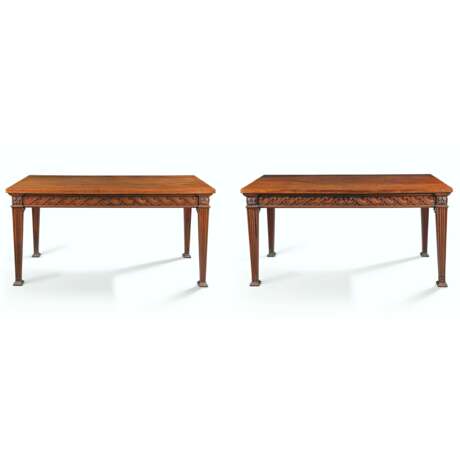 Cobb, John. A PAIR OF EARLY GEORGE III MAHOGANY SERVING TABLES - Foto 1