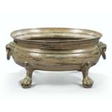A GEORGE I SILVERED-BRASS LARGE WINE CISTERN - photo 1
