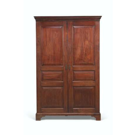 A GEORGE II MAHOGANY LINEN PRESS - Foto 1