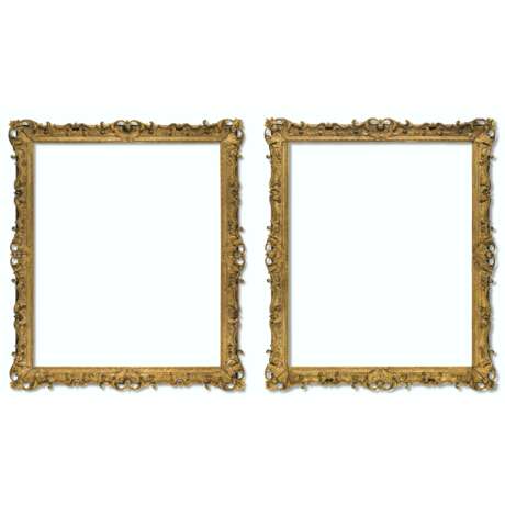 A PAIR OF ENGLISH GILTWOOD PICTURE FRAMES - photo 1