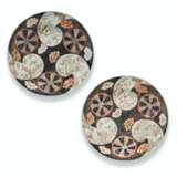 A PAIR OF JAPANESE IMARI CHARGERS - photo 1