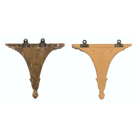 A MATCHED PAIR OF ENGLISH GILTWOOD FLUTED WALL-BRACKETS - фото 5