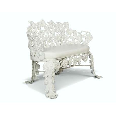 A VICTORIAN SCOTTISH WHITE-PAINTED CAST-IRON GARDEN BENCH - фото 2