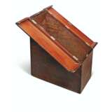 A VICTORIAN MAHOGANY LARGE LIDDED CASE - Foto 2