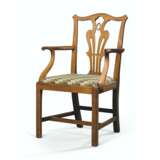 A SET OF EIGHT GEORGE III MAHOGANY DINING-CHAIRS - Foto 3
