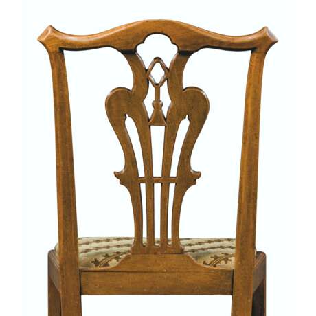 A SET OF EIGHT GEORGE III MAHOGANY DINING-CHAIRS - фото 6