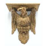 A MATCHED PAIR OF ENGLISH GILTWOOD EAGLE WALL BRACKETS - фото 2