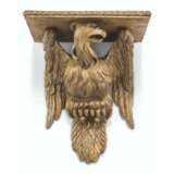 A MATCHED PAIR OF ENGLISH GILTWOOD EAGLE WALL BRACKETS - фото 3