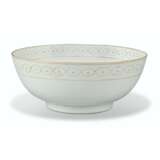 A CHINESE EXPORT BOWL MADE FOR THE ISLAMIC MARKET - photo 4