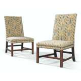A PAIR OF EARLY GEORGE III MAHOGANY SIDE CHAIRS - Foto 1
