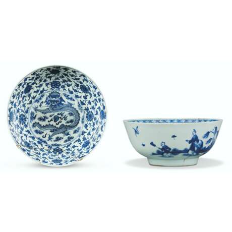 A CHINESE BLUE AND WHITE BOWL - Foto 1