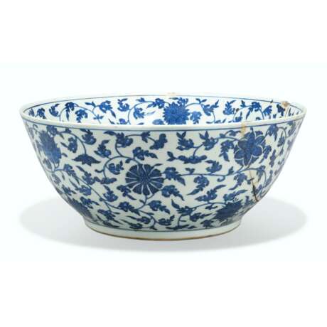 A CHINESE BLUE AND WHITE BOWL - photo 3