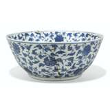 A CHINESE BLUE AND WHITE BOWL - Foto 4