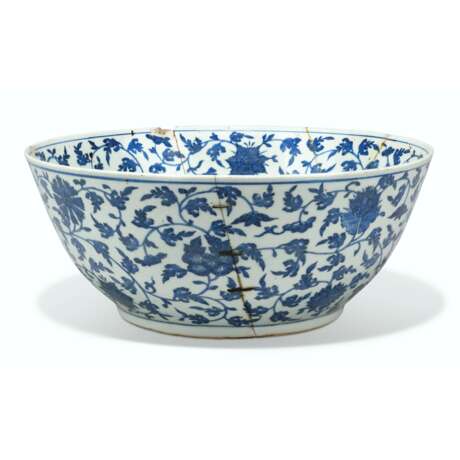 A CHINESE BLUE AND WHITE BOWL - Foto 4