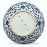 A CHINESE BLUE AND WHITE BOWL - фото 5