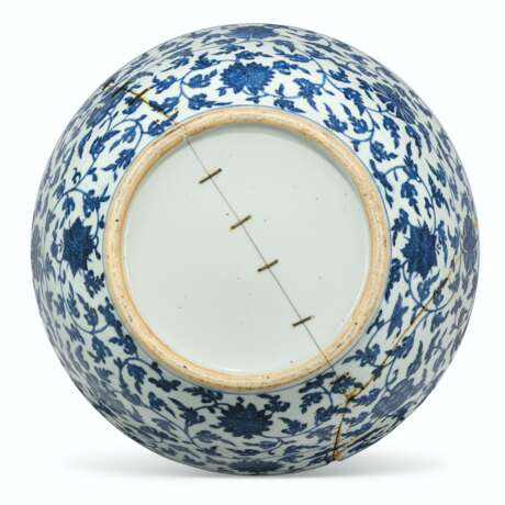 A CHINESE BLUE AND WHITE BOWL - Foto 5