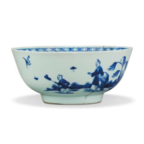 A CHINESE BLUE AND WHITE BOWL - photo 7