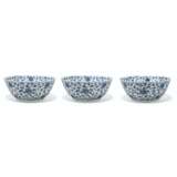 A CHINESE BLUE AND WHITE BOWL - Foto 8