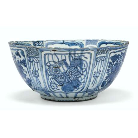 TWO CHINESE BLUE AND WHITE KRAAK BOWLS - Foto 12