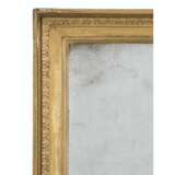 AN ENGLISH GILTWOOD AND GILT-COMPOSITION PICTURE FRAME MIRROR - Foto 2