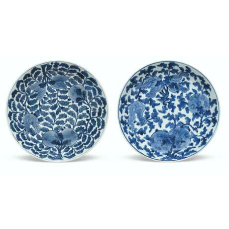 TWO CHINESE BLUE AND WHITE DISHES - photo 1