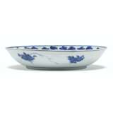 TWO CHINESE BLUE AND WHITE DISHES - фото 4