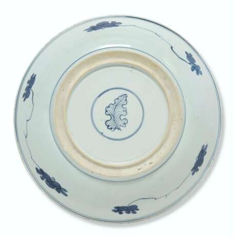 TWO CHINESE BLUE AND WHITE DISHES - photo 5