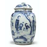 A CHINESE BLUE AND WHITE OVOID LARGE VASE AND COVER - Foto 4