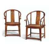 A PAIR OF HUANGHUALI HORSESHOE-BACK ARMCHAIRS - фото 1