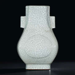 A GE-TYPE FACETED PEAR-SHAPED FANGHU-FORM VASE