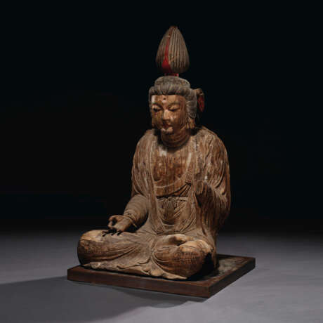 A LARGE POLYCHROME WOOD FIGURE OF GUANYIN - photo 1