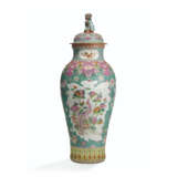 A FAMILLE ROSE `SOLDIER VASE` AND COVER - Foto 1
