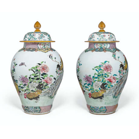 A PAIR OF FAMILLE ROSE BALUSTER JARS AND COVERS - photo 1