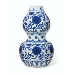 A BLUE AND WHITE DOUBLE-GOURD &#39;LOTUS&#39; VASE