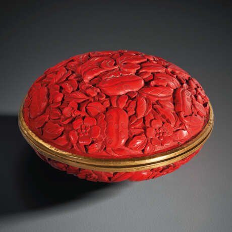 A CARVED RED LACQUER BOX AND COVER - фото 1