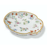A FAMILLE ROSE QUADRILOBED TRAY - photo 1