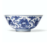 A BLUE AND WHITE `DAOIST IMMORTALS` BOWL - Foto 1