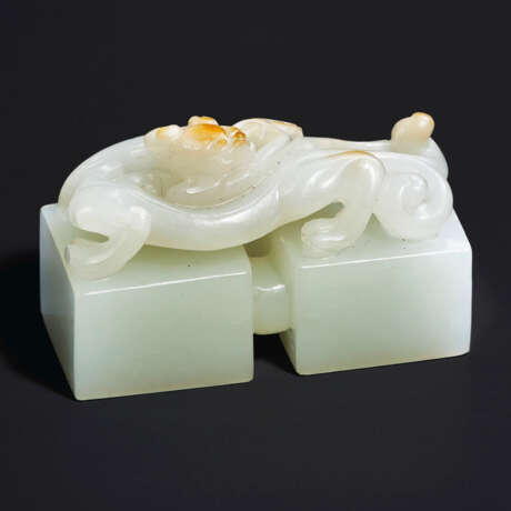 A WHITE JADE `DOUBLE` SEAL - photo 1