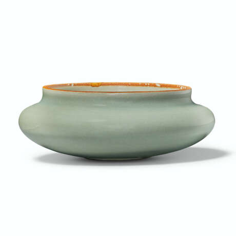 A RARE LONGQUAN CELADON JAR - photo 1