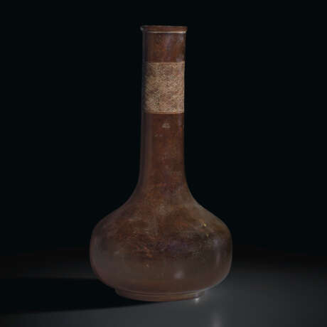 A BRONZE BOTTLE VASE - фото 1