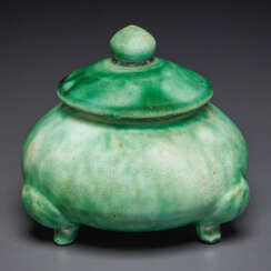 A SMALL GREEN-GLAZED TRIPOD JAR AND COVER